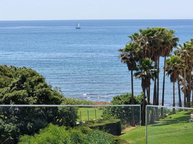 2 Bedrooms Apartment in Calahonda