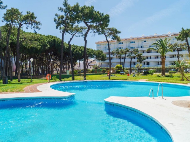 2 Bedrooms Apartment in Calahonda
