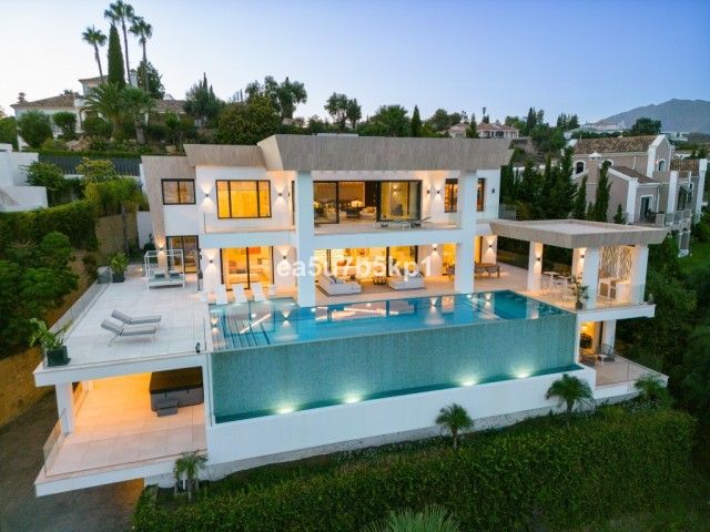 7 Bedrooms Villa in Benahavís