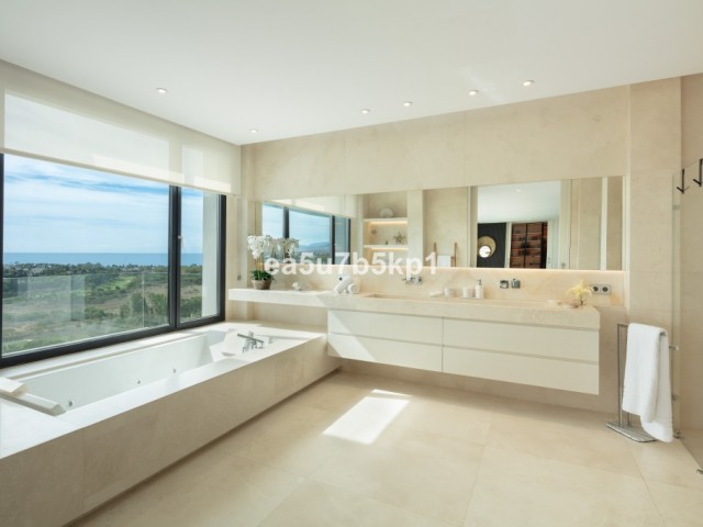 7 Bedrooms Villa in Benahavís