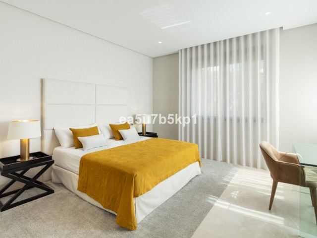 7 Bedrooms Villa in Benahavís
