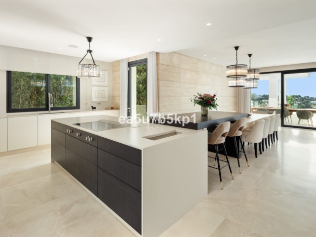 7 Bedrooms Villa in Benahavís