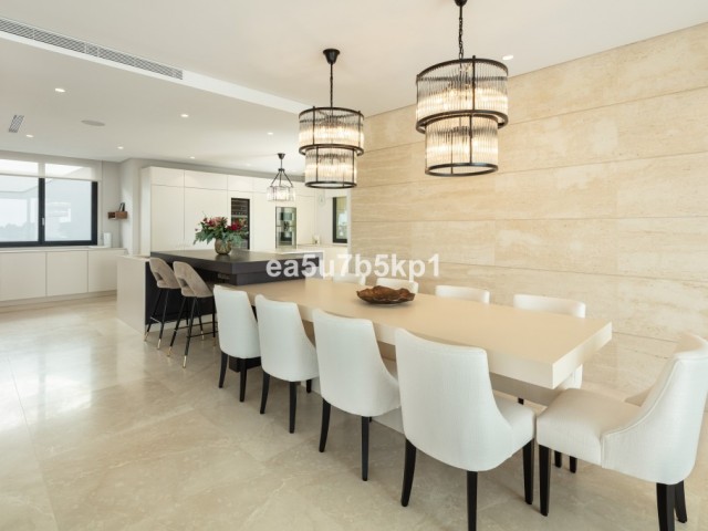 7 Bedrooms Villa in Benahavís