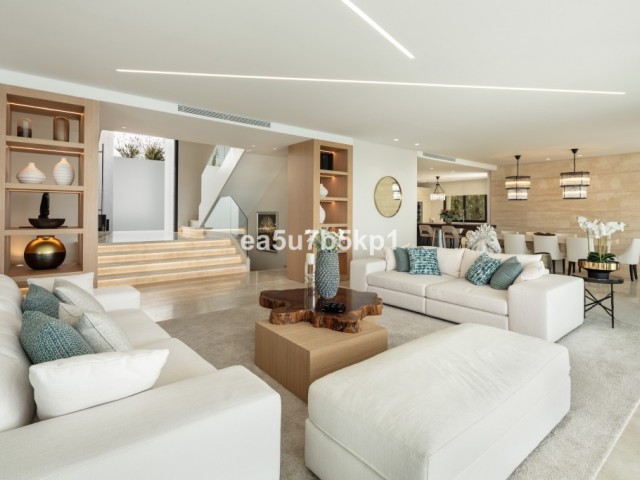 7 Bedrooms Villa in Benahavís