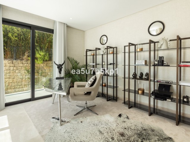 7 Bedrooms Villa in Benahavís
