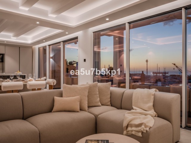 Penthouse avec 4 Chambres  à Puerto Banús