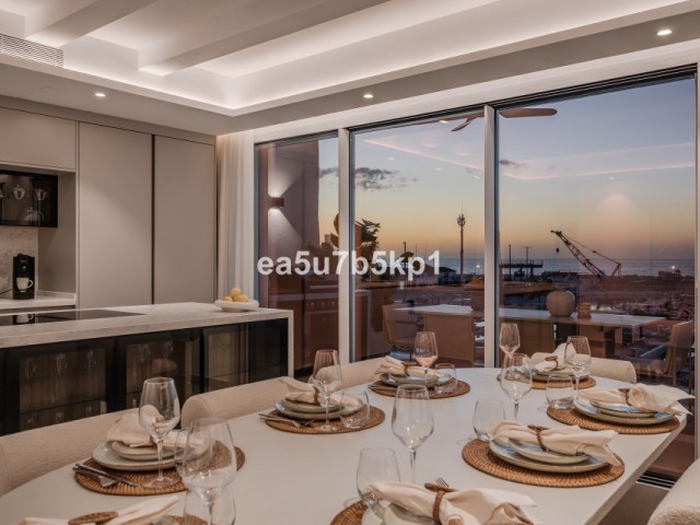 Penthouse avec 4 Chambres  à Puerto Banús