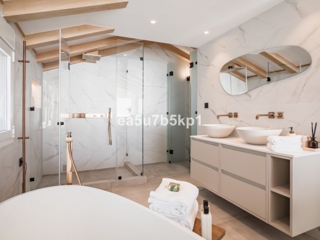 Penthouse avec 4 Chambres  à Puerto Banús