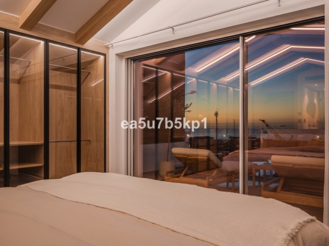 Penthouse avec 4 Chambres  à Puerto Banús