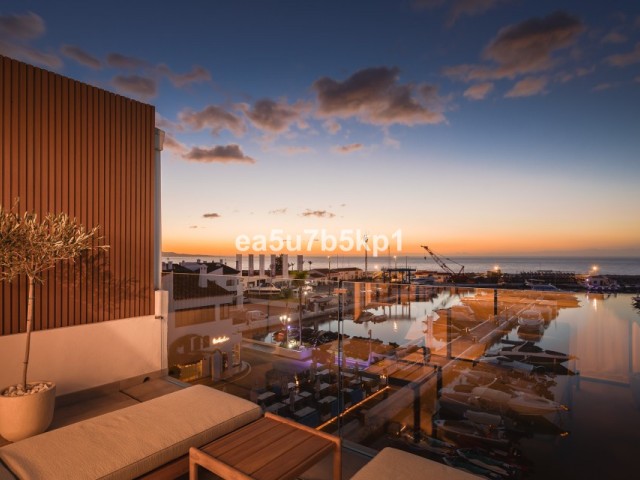 Penthouse avec 4 Chambres  à Puerto Banús