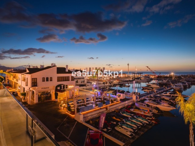 Ático con 4 Dormitorios  en Puerto Banús