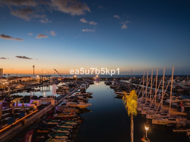 Ático con 4 Dormitorios  en Puerto Banús