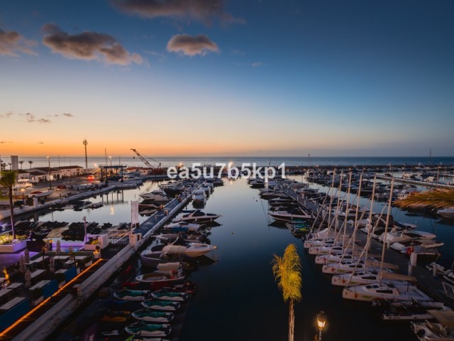 Ático con 4 Dormitorios  en Puerto Banús