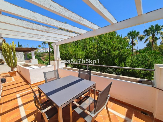 Adosado con 5 Dormitorios  en Marbella