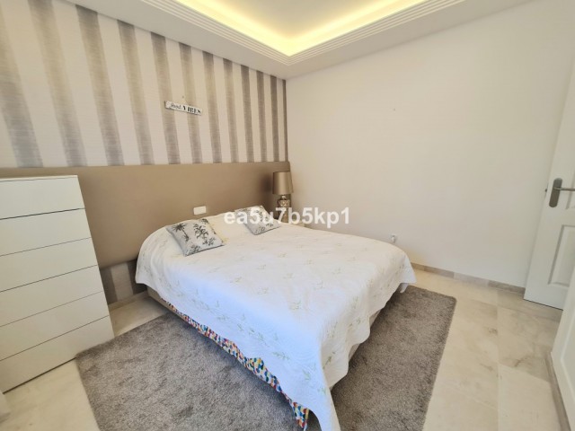 Adosado con 5 Dormitorios  en Marbella