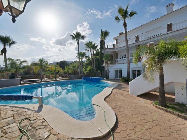 Villa avec 9 Chambres  à Benalmadena