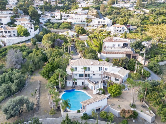 9 Bedrooms Villa in Benalmadena