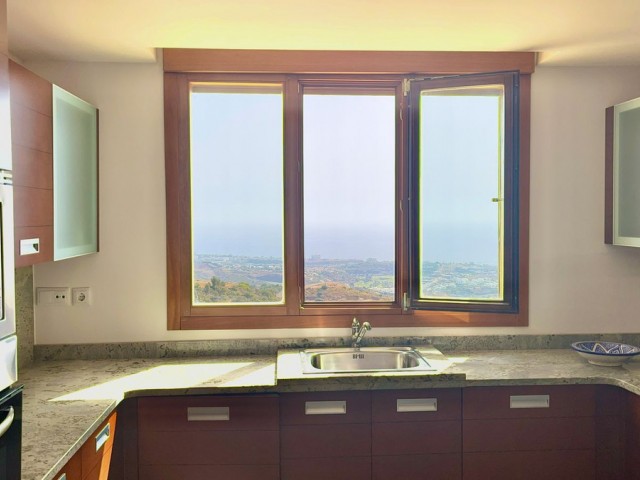 Penthouse i Altos de los Monteros