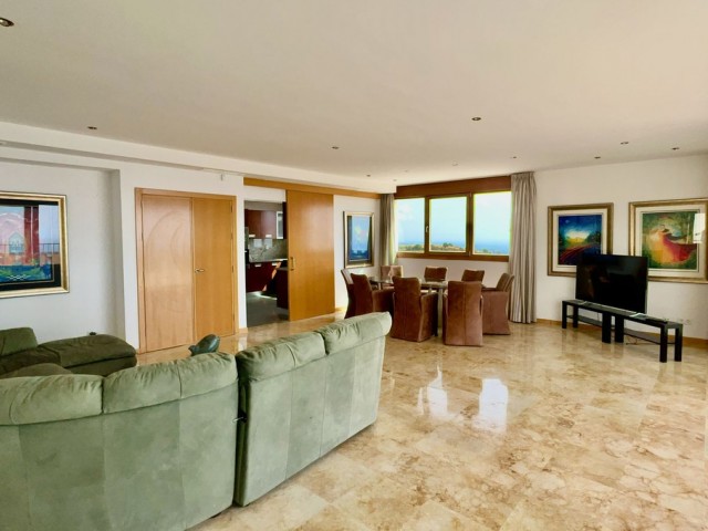 Penthouse i Altos de los Monteros