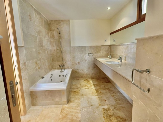 Penthouse i Altos de los Monteros