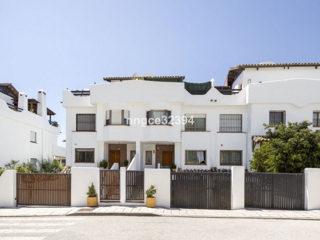 4 Bedrooms Townhouse in Nagüeles