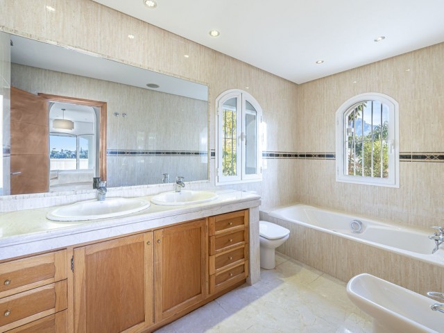 7 Sovrums Villa i Nueva Andalucía