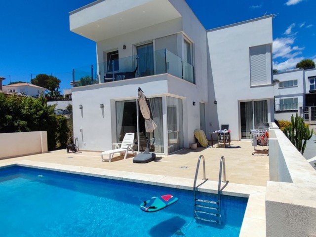 Villa con 4 Dormitorios  en La Cala Golf