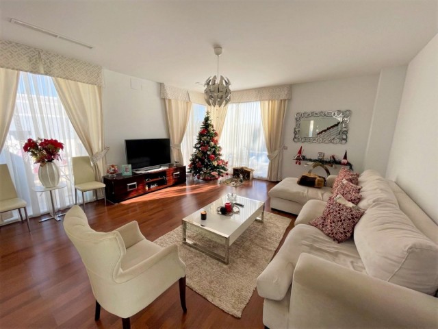 Villa con 4 Dormitorios  en La Cala Golf