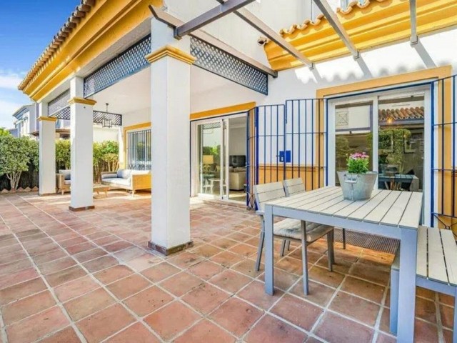 5 Schlafzimmer Reihenhaus in San Pedro de Alcántara