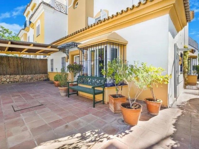 5 Schlafzimmer Reihenhaus in San Pedro de Alcántara