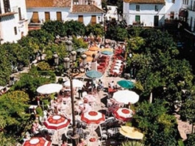 Comercial con 22 Dormitorios  en Marbella