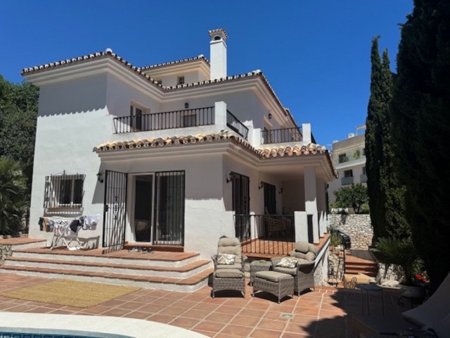 Villa con 4 Dormitorios  en Mijas