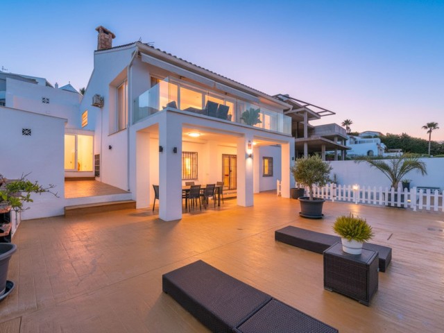 Villa avec 5 Chambres  à Estepona