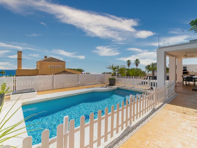 Villa avec 5 Chambres  à Estepona