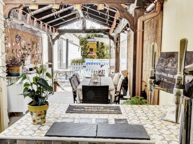 6 Bedrooms Villa in Benalmadena Costa