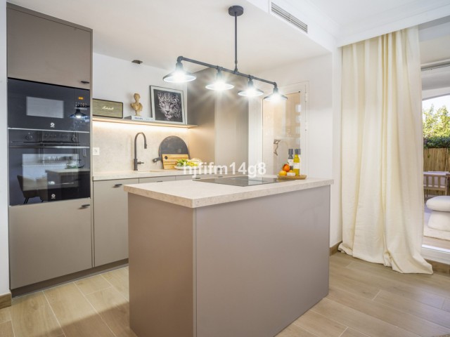 Apartamento con 2 Dormitorios  en Nueva Andalucía