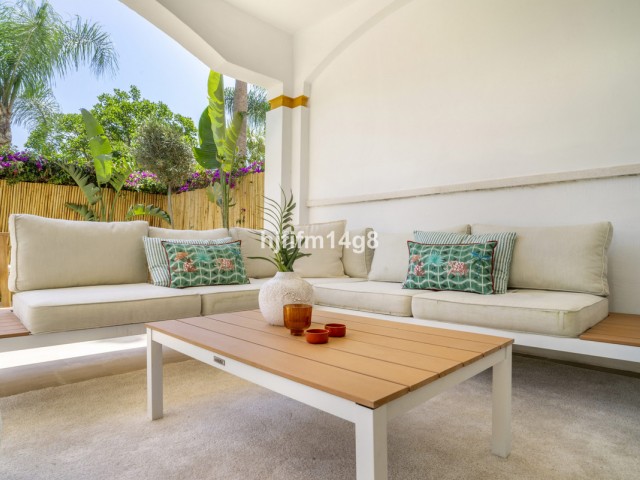 Apartamento con 2 Dormitorios  en Nueva Andalucía