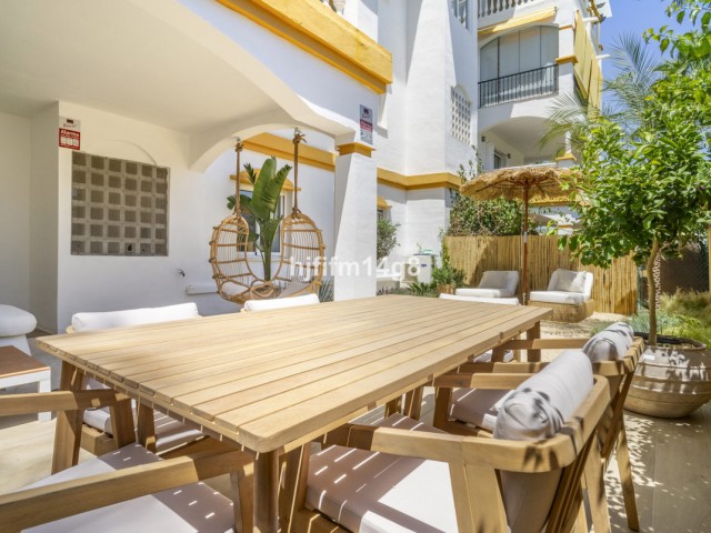 Apartamento con 2 Dormitorios  en Nueva Andalucía