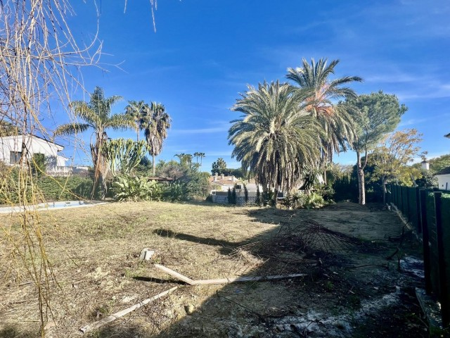  Grundstück in Guadalmina Baja