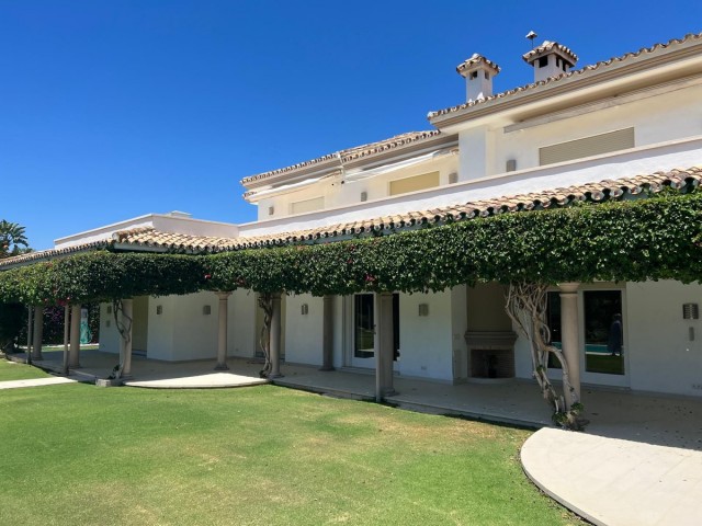 7 Bedrooms Villa in New Golden Mile