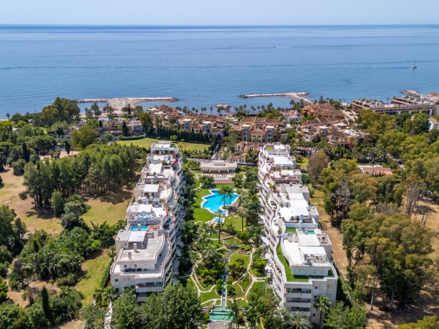 Apartamento con 3 Dormitorios  en Puerto Banús
