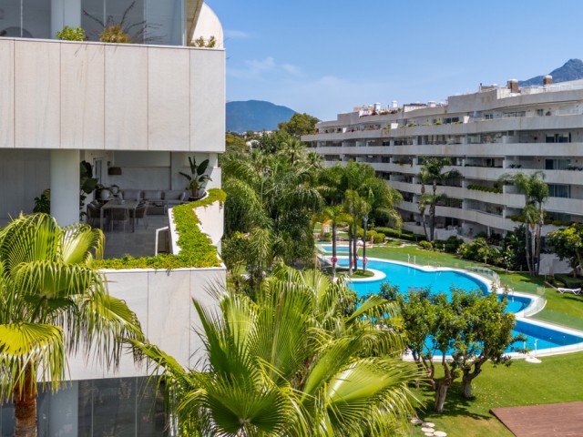Apartamento con 3 Dormitorios  en Puerto Banús