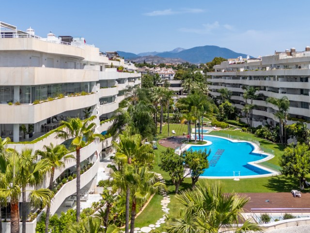 Apartamento con 3 Dormitorios  en Puerto Banús