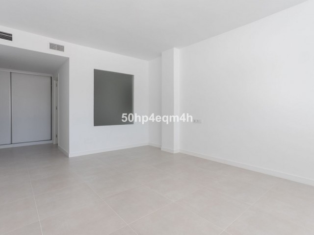 4 Bedrooms Apartment in Guadalmina Baja