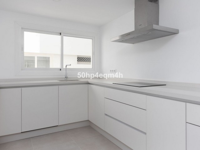 4 Bedrooms Apartment in Guadalmina Baja