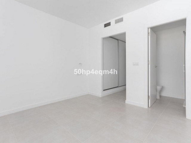 4 Bedrooms Apartment in Guadalmina Baja