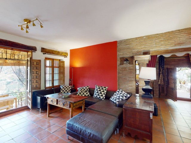 Villa con 6 Dormitorios  en Sayalonga