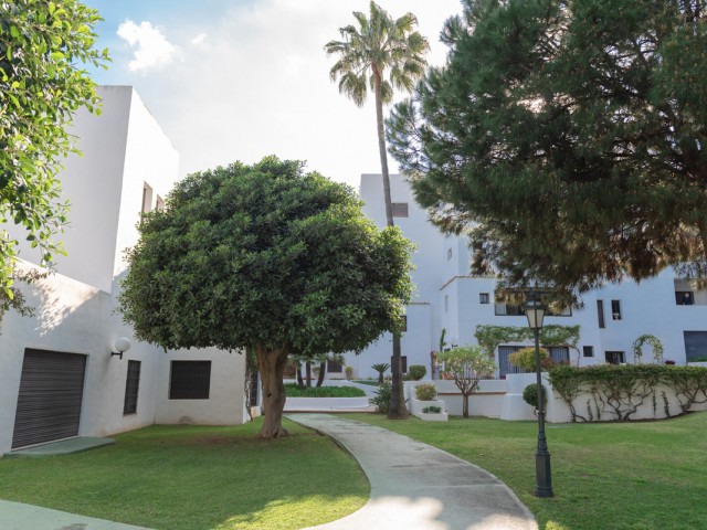 Apartamento con 3 Dormitorios  en Puerto Banús