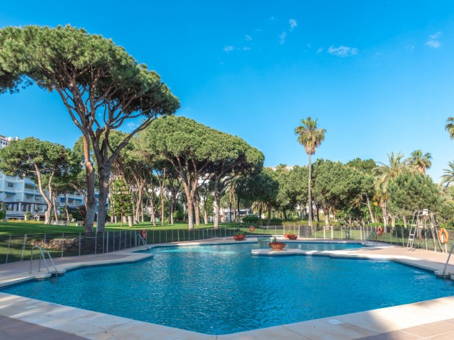 Apartamento con 3 Dormitorios  en Puerto Banús