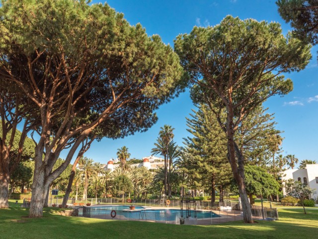Apartamento con 3 Dormitorios  en Puerto Banús